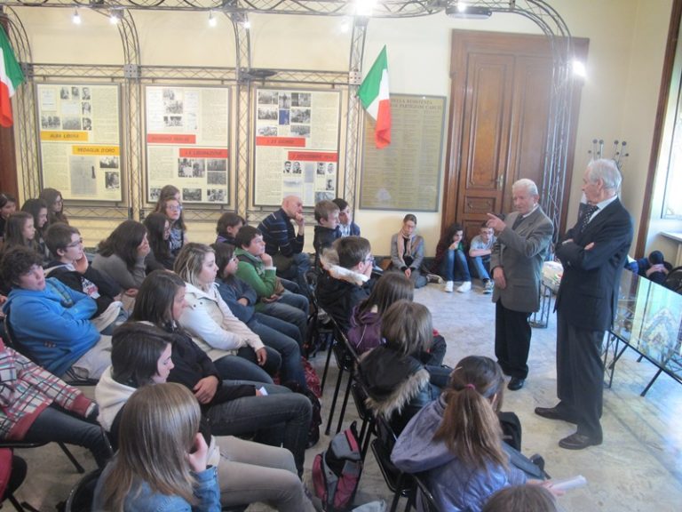 csvRivista-Paulin parla ai giovani Un'occasione in cui Paulin parlò ai giovani